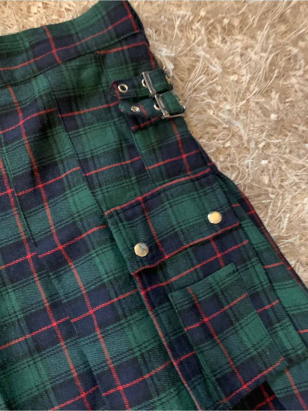 Green Plaid Kilt with Side Buckle Detail NWOT size Large - Picture 5 of 13